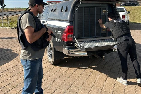 Vídeo mostra momento que homem é morto a tiros em Castro; suspeito foi preso