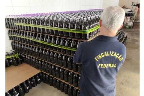 Polícia apreende 16 mil garrafas em fábrica clandestina de vinhos no Paraná