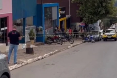 Jovem mata uma policial, comete suicídio e sua mãe morre ao ver o crime