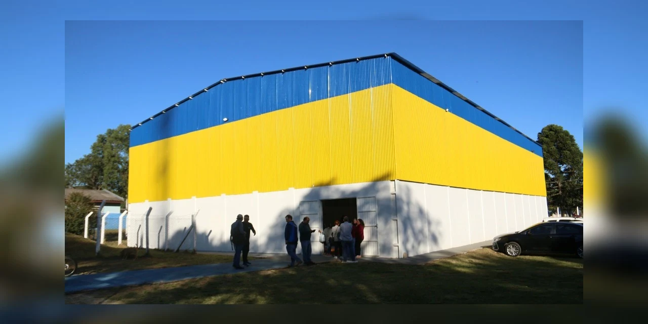 Prefeitura entrega reforma geral em ginásio do Guaragi