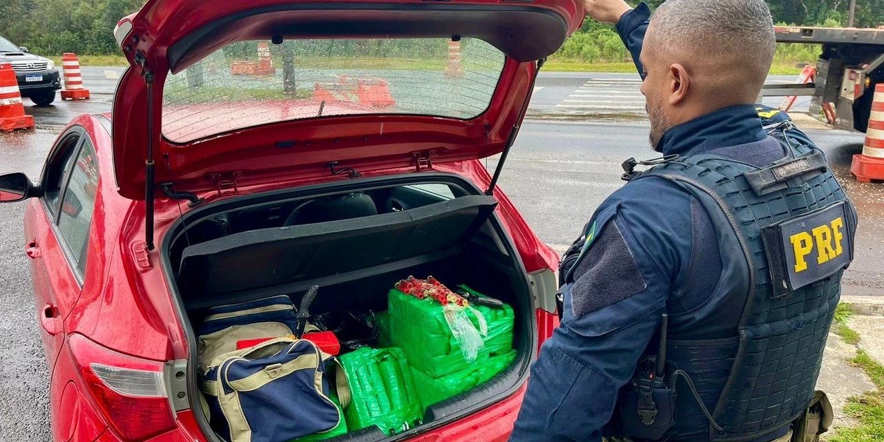 PRF apreende mais de 100kg de maconha, um revólver calibre 38 e munições de calibre 16 na BR-277