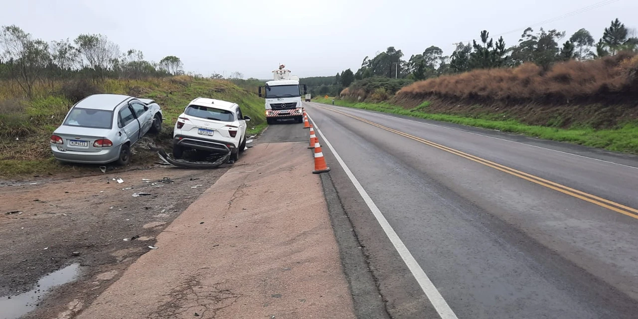 Colisão entre dois veículos deixa cinco pessoas feridas na PR-151, em Pirai do Sul