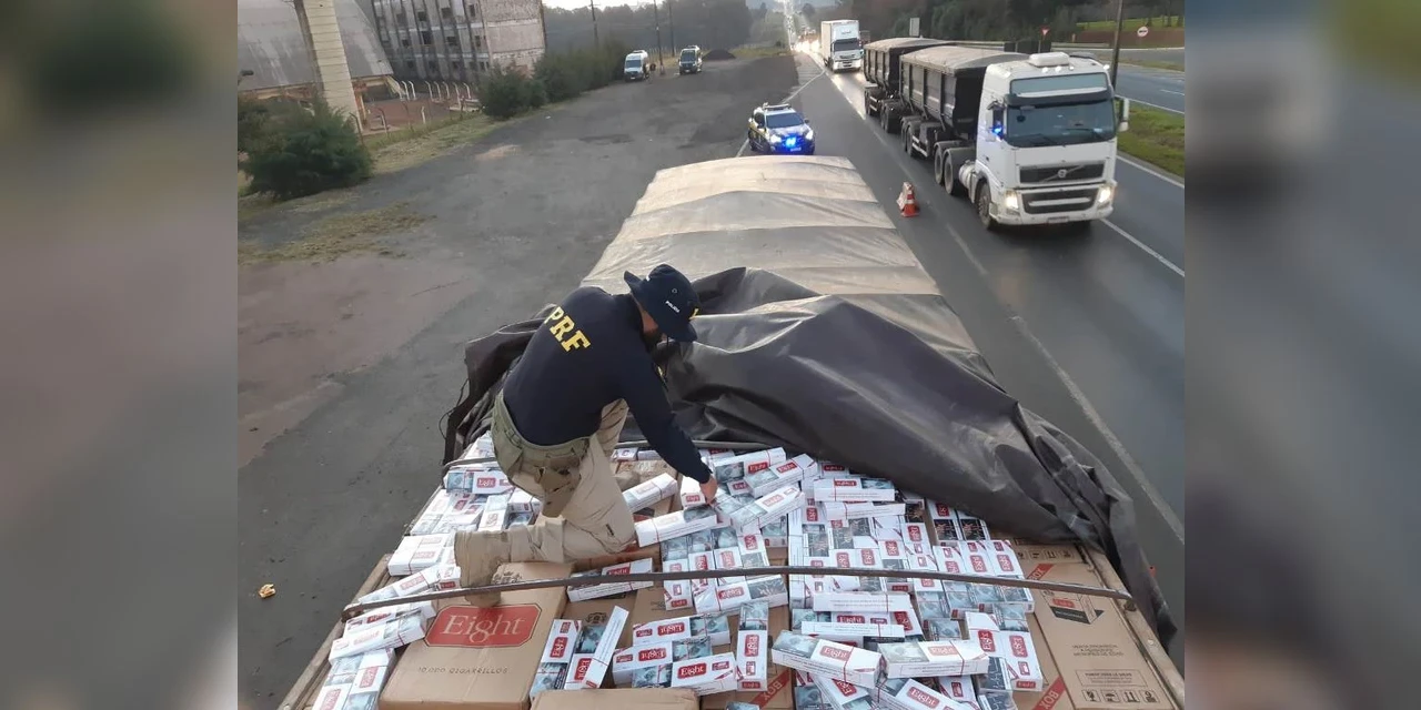 Motorista é preso transportando 325 mil maços de cigarros contrabandeados do Paraguai