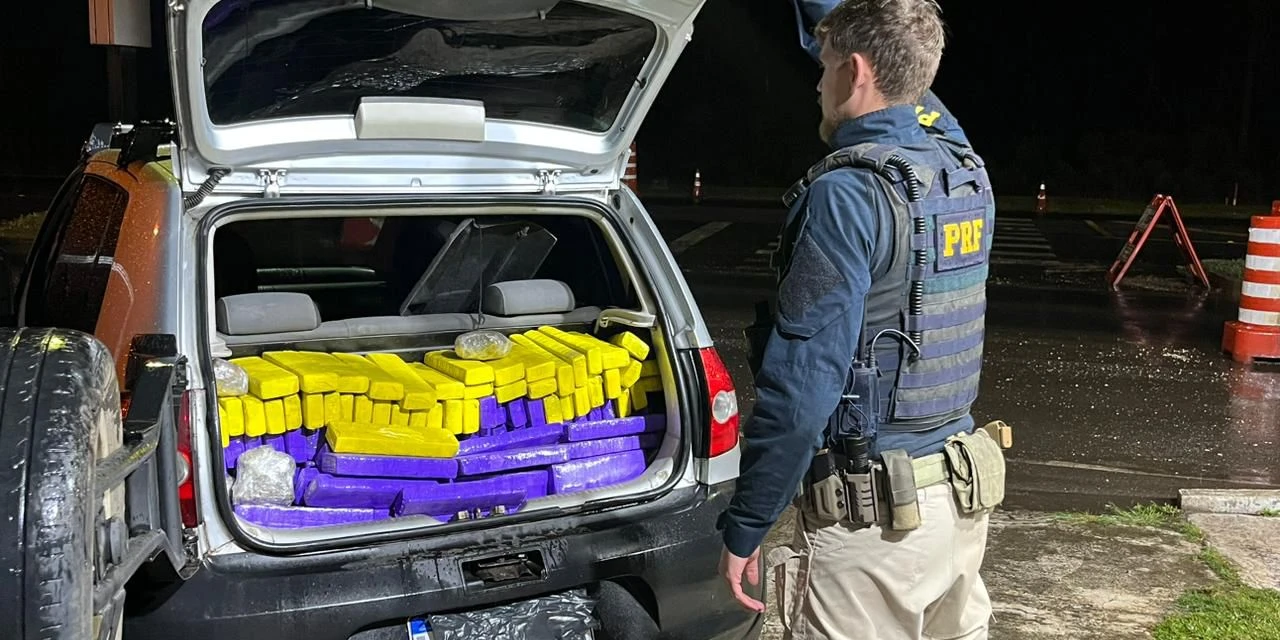 Após perseguição, PRF apreende mais de 270Kg de maconha sendo transportado em carro roubado