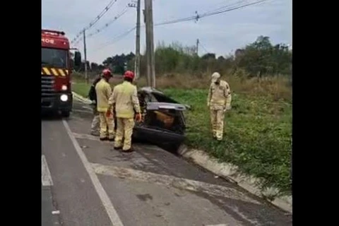 Idoso morre após colisão entre carro e ônibus na Souza Naves