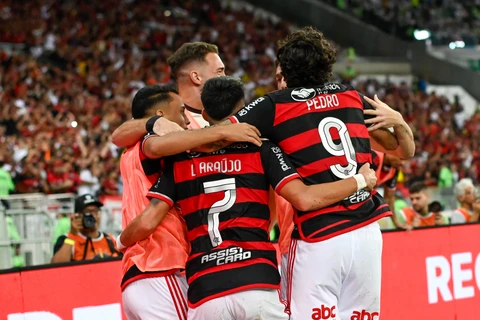 Flamengo vence o Palmeiras e larga na frente nas oitavas da Copa do Brasil