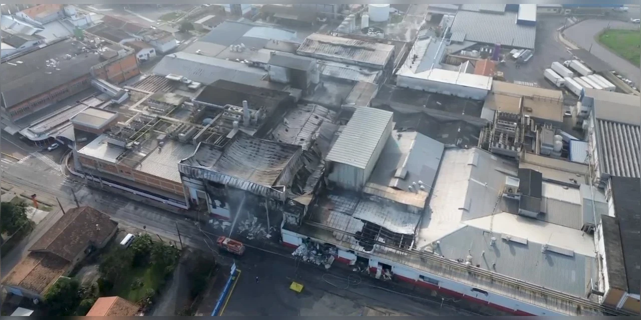 Incêndio atinge BRF em Carambeí na madrugada; veja o video!