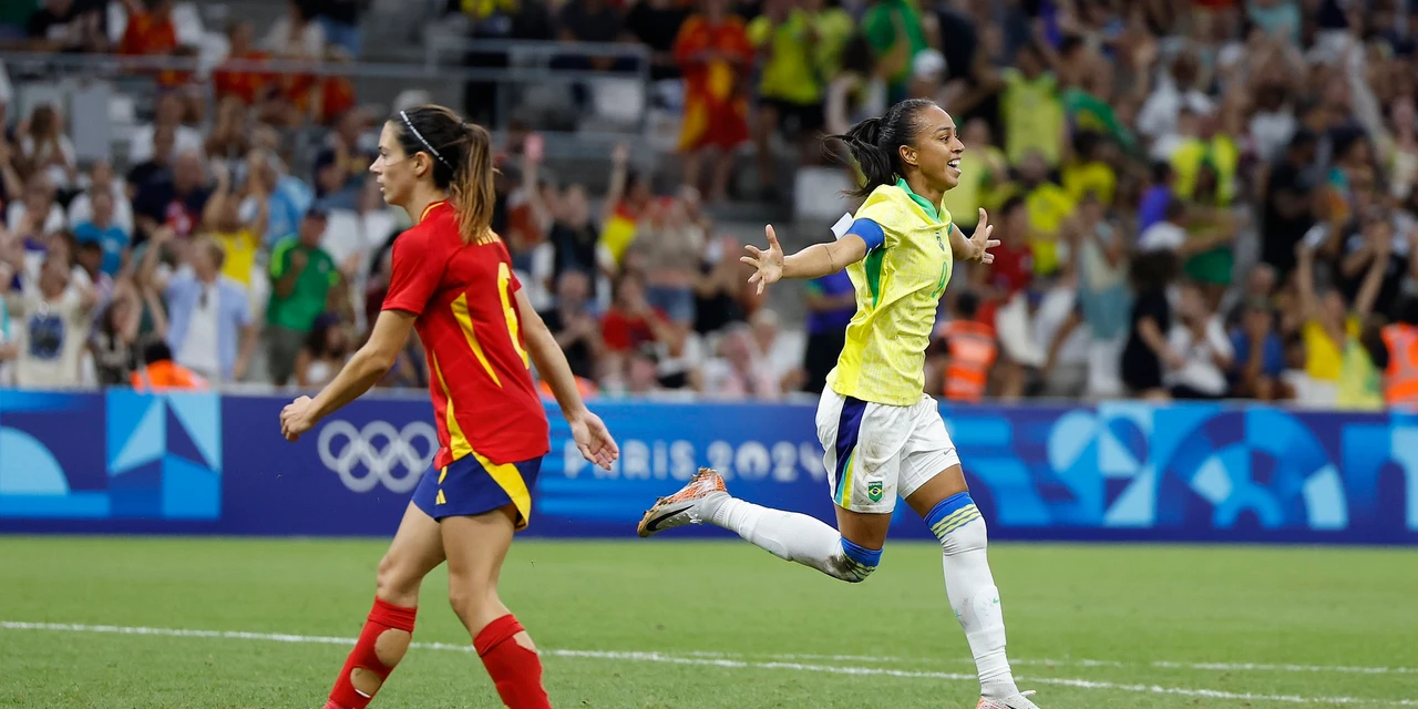 Brasil derrota Espanha e garante lugar na final do futebol feminino