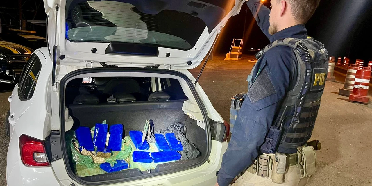 PRF apreende 90Kg de maconha sendo transportado em veículo com registro de roubo,  na BR-277