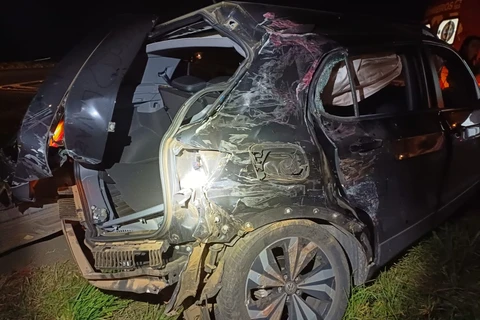 Condutora com sinais de embriagues causa acidente na BR-376 e deixa duas pessoas feridas