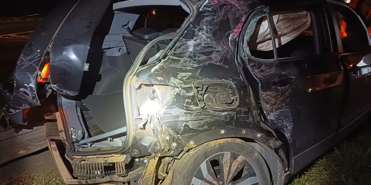 Condutora com sinais de embriagues causa acidente na BR-376 e deixa duas pessoas feridas