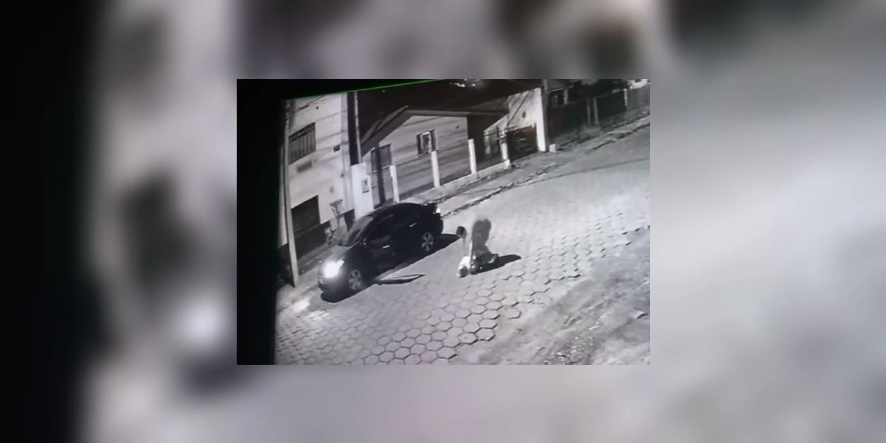 Vídeo mostra homem agredindo mulher em Castro; ele foi preso