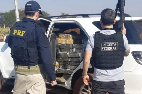 Após perseguição, PRF e Receita apreendem mais de 1 tonelada de maconnha no Paraná