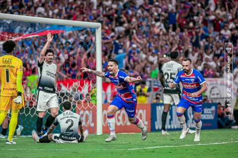 Fortaleza vence Corinthians e assume liderança isolada do Brasileirão