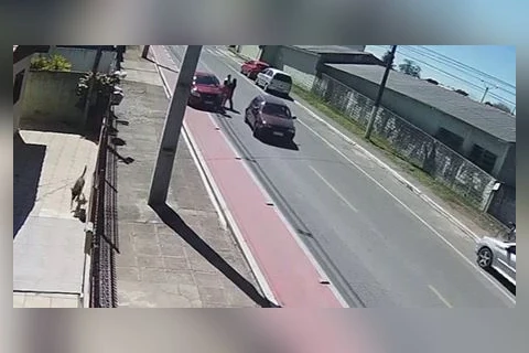 Rapaz é preso após tentar atropelar ex-companheira e cunhadas, em Castro