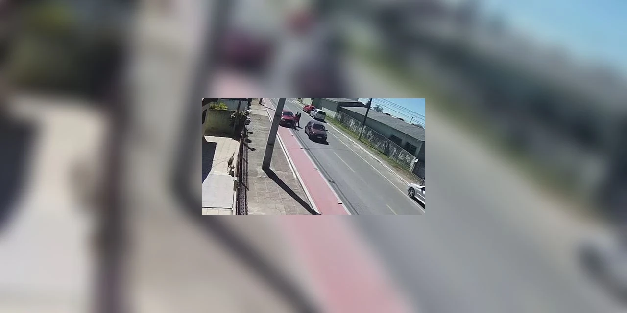 Rapaz é preso após tentar atropelar ex-companheira e cunhadas, em Castro