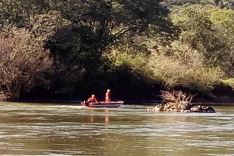 Bombeiros retomam buscas por pai e filho desaparecidos no Rio Tibagi