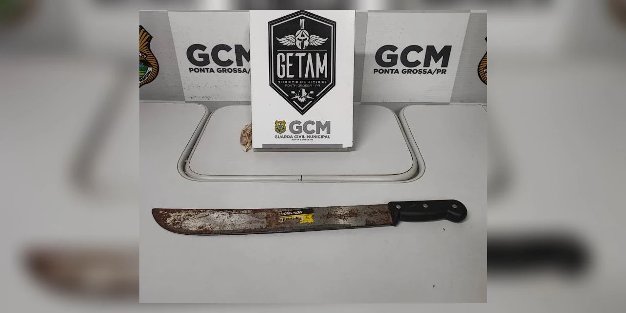 Homem é preso por ameaçar clientes em bar com facão no centro de PG
