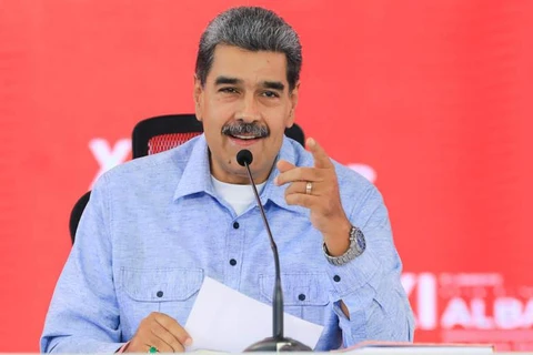 Maduro decreta adiantamento do Natal na Venezuela para 1º de outubro