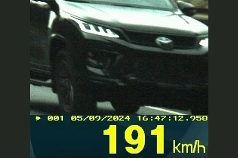 PRF flagra SUV a quase 200 km/h na BR-376, em Tibagi