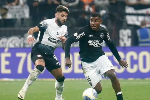 Botafogo bate Corinthians e aumenta vantagem na ponta do Campeonato Brasileiro