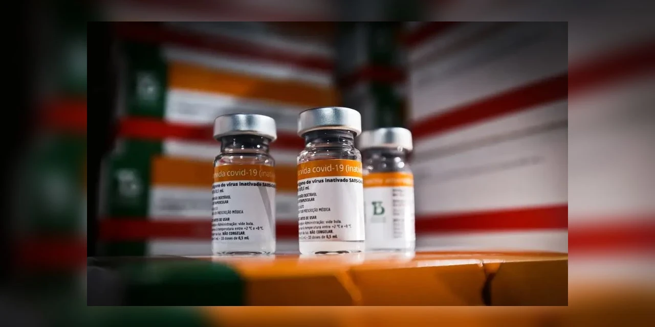 Vacina Coronavac vence no estoque e Governo Lula desperdiça R$ 260 milhões