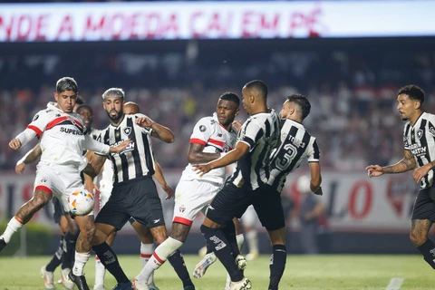 São Paulo é superado pelo Botafogo nos pênaltis e se despede da Libertadores