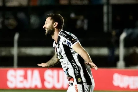 Operário vence a Chapecoense jogando no GK
