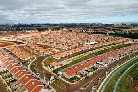 Darci Piana entrega casas para 292 famílias de Ponta Grossa