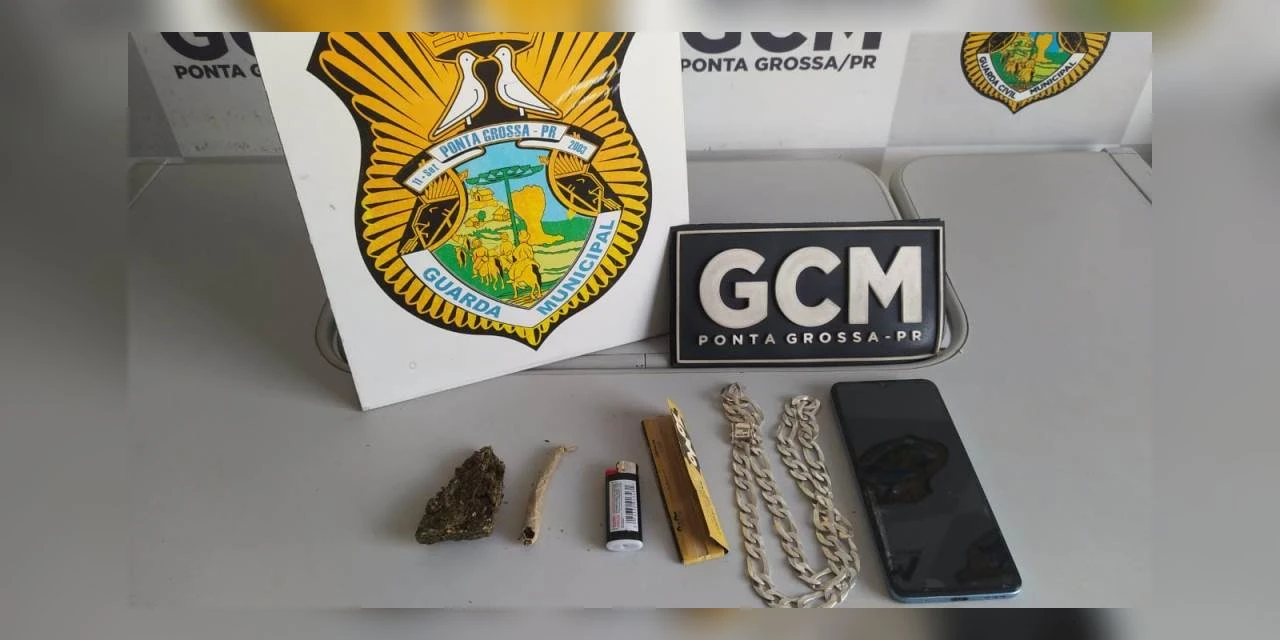 Homem é flagrado com maconha em praça de Ponta Grossa