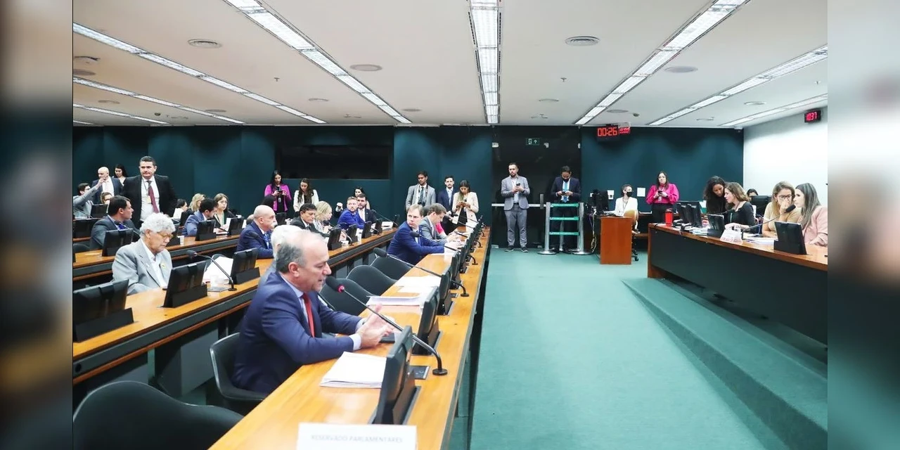 CCJ da Câmara aprova projeto que proíbe decisões individuais no STF