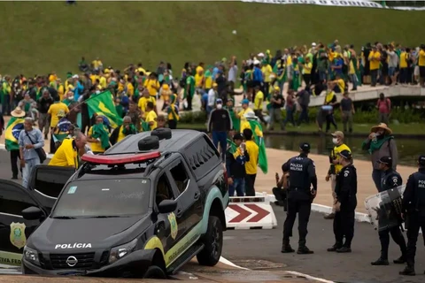 Moraes determina extradição de foragidos do 8/1 que estão no exterior