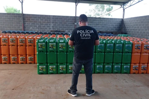 PCPR apreende 946 galões de óleo lubrificante falsificado em Umuarama