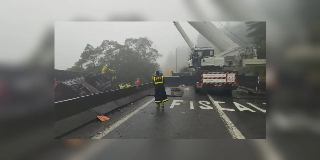 Seis atletas morrem após acidente com van na BR-376 no litoral do Paraná