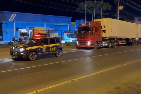 Em um dia, PRF flagra quase 200 mil kg de carga em excesso em Ponta Grossa