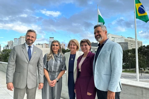 Prefeita visita novos representantes de PG na Assembleia