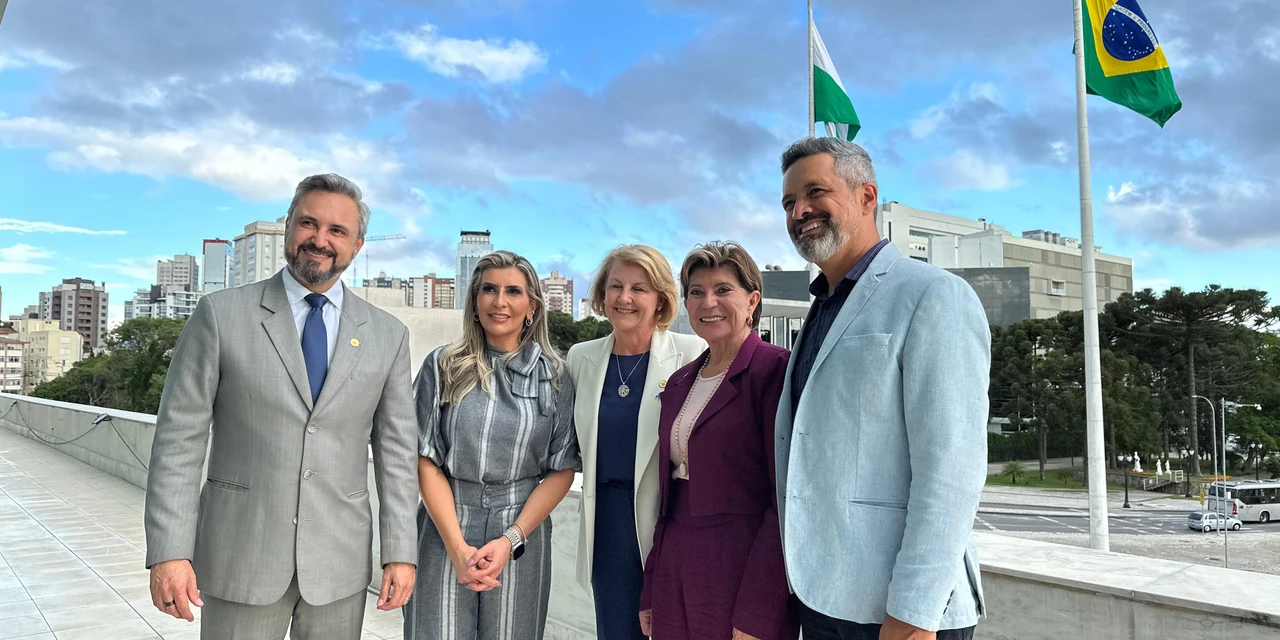 Prefeita visita novos representantes de PG na Assembleia