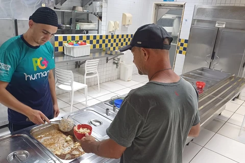 Restaurante Popular inova no cardápio para pessoas em situação de rua