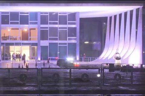 Um homem morreu após uma explosão na Praça dos Três Poderes, que fica entre o STF, o Congresso Nacional e o Palácio do Planalto