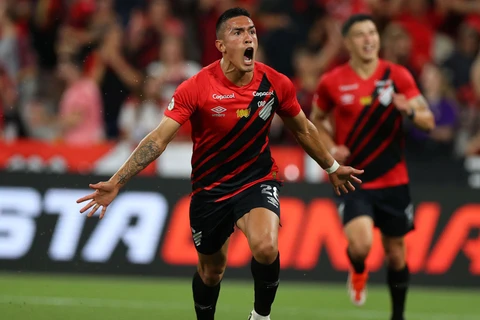 Athletico vence em casa e deixa a zona do rebaixamento