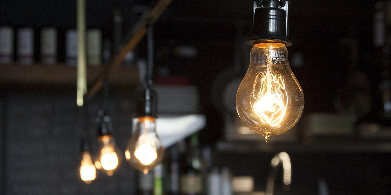 Homem encontra erro em conta e descobre que pagava luz do vizinho há 18 anos