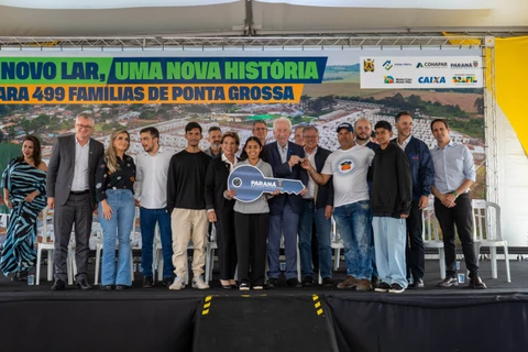 499 famílias de Ponta Grossa recebem chaves da casa própria