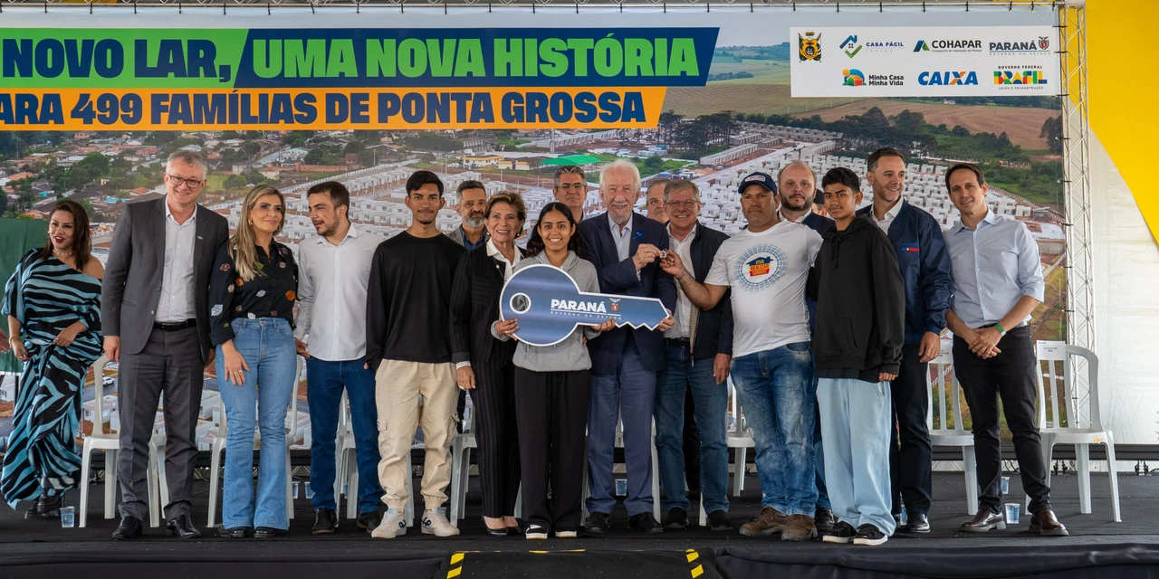 499 famílias de Ponta Grossa recebem chaves da casa própria