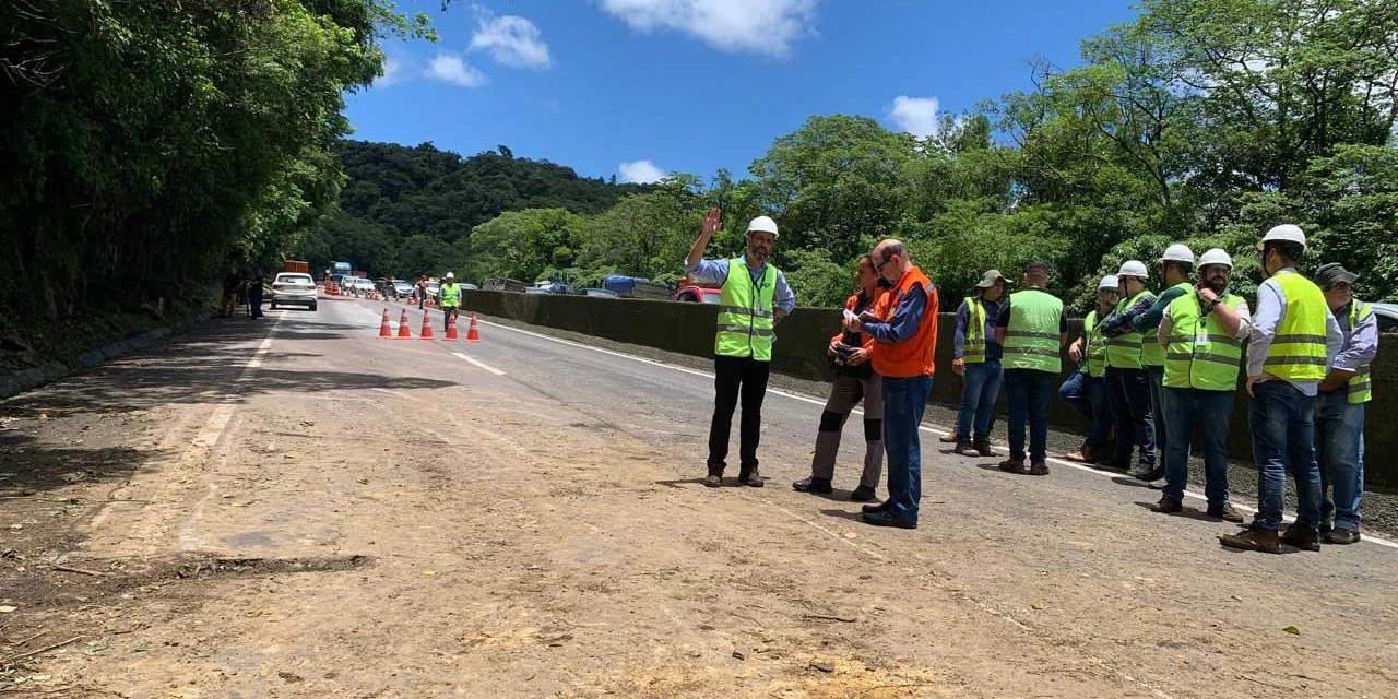 Defesa Civil Estadual acompanha situação da queda de rochas na BR-277