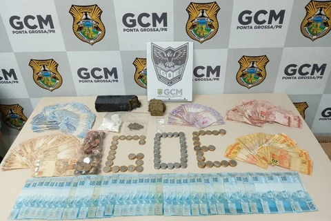 GCM apreende drogas e mais de 10 mil reais do tráfico em bairro de PG