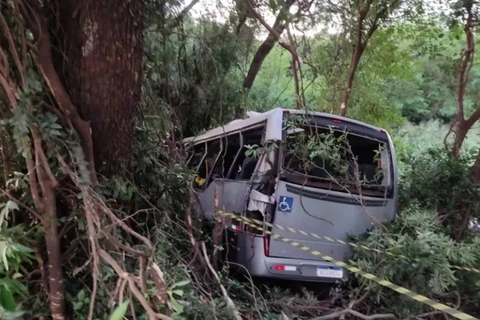 Caminhoneiro que causou acidente com ônibus que levava pacientes e deixou oito mortos é condenado a prisão no PR