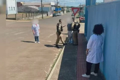 Médico que pediu maconha e mordeu paciente, atendia usando tornozeleira eletrônica