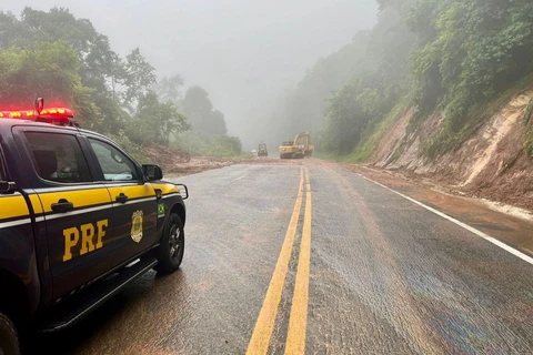 BR-277 na Serra da Esperança permanece interditada devido ao risco de mais deslizamentos