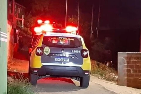 Homem é encaminhado ao hospital após ser baleado nas costas em bairro de PG