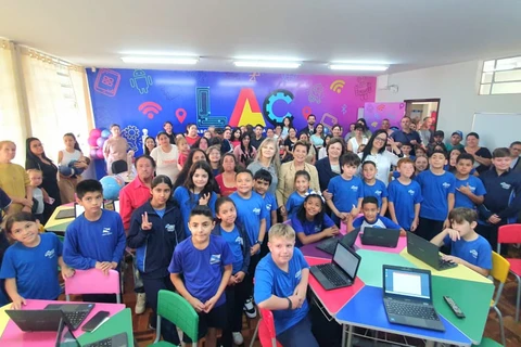 Prefeitura de PG entrega o 51º LAC e novos recursos tecnológicos às escolas